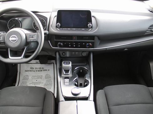 Used 2024 Nissan Rogue S image 29