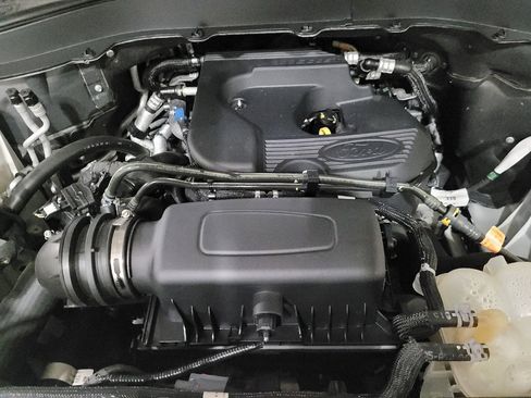 Used 2020 Ford Explorer XLT AWD/4WD image 30