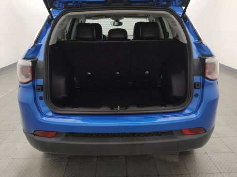 Used 2019 Jeep Compass Latitude w/ Cold Weather Group AWD/4WD image 29