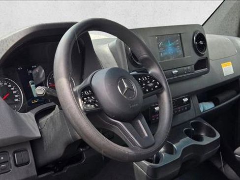 Used 2024 Mercedes-Benz Sprinter 2500 image 9