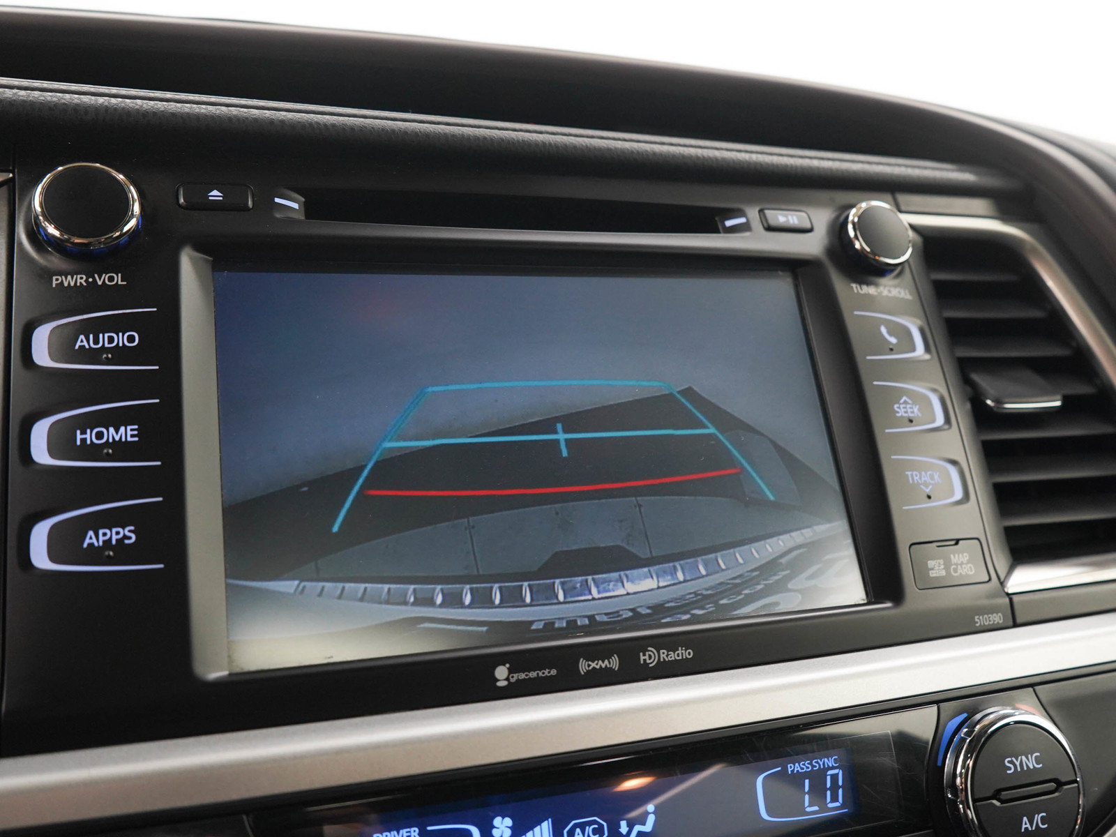 Used 2019 Toyota Highlander XLE AWD/4WD image 29