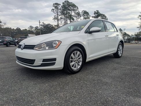 Used 2017 Volkswagen Golf S image 3