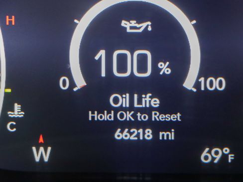Used 2023 Chrysler Pacifica Touring-L FWD image 16