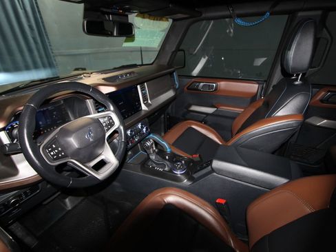 Used 2023 Ford Bronco Outer Banks image 2