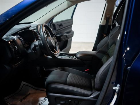 Used 2025 Nissan Pathfinder SV AWD/4WD image 22