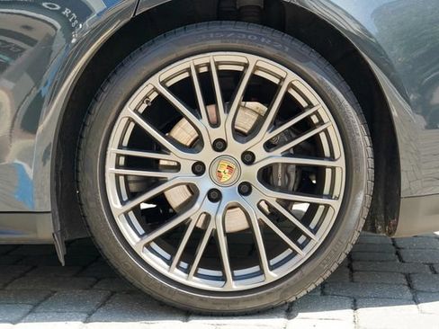Used 2023 Porsche Panamera 4 Platinum Edition AWD/4WD image 17