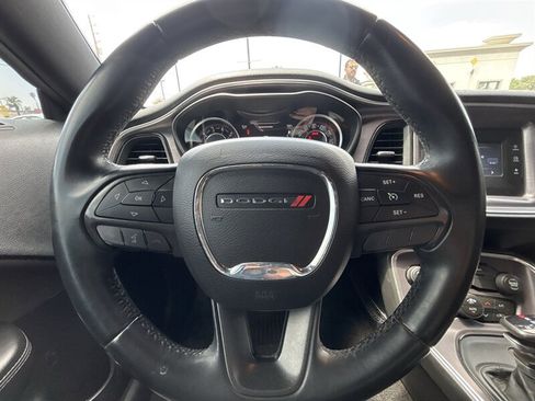 Used 2015 Dodge Challenger SXT RWD image 22