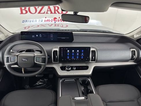 New 2025 Ford Expedition Active image 9