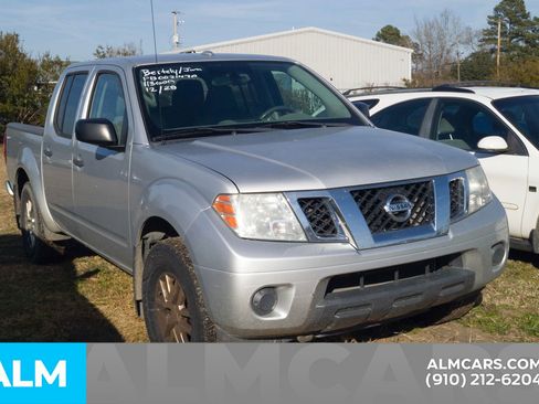 Used 2018 Nissan Frontier SV image 18