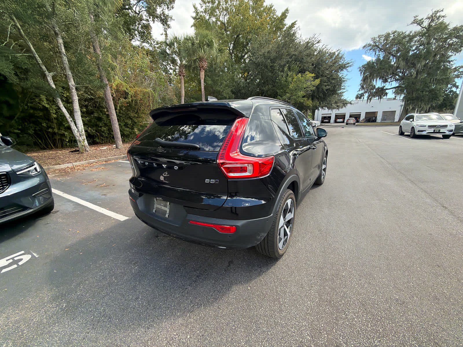 Used 2025 Volvo XC40 B5 Plus AWD/4WD image 15