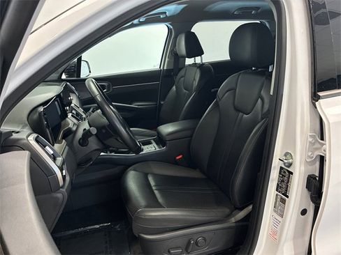 Used 2023 Kia Sorento S image 12
