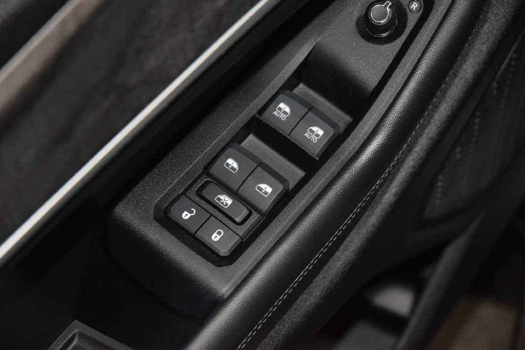 Used 2025 Jeep Grand Cherokee L Limited AWD/4WD image 49
