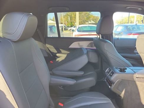 Used 2025 Mercedes-Benz GLS 450 4MATIC image 35