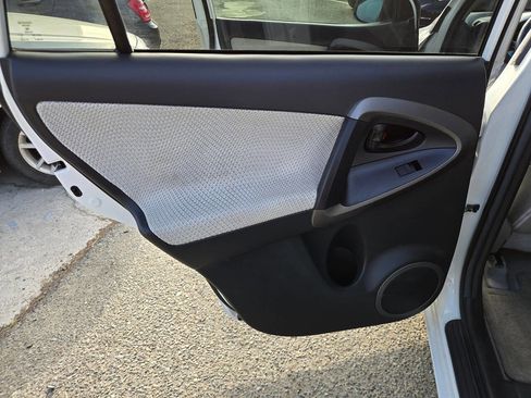 Used 2012 Toyota RAV4 EV image 22