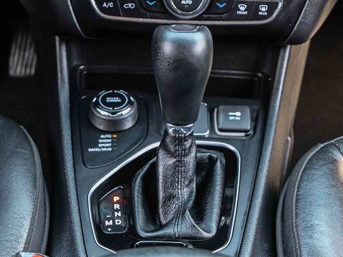 Used 2020 Jeep Cherokee Limited AWD/4WD image 13