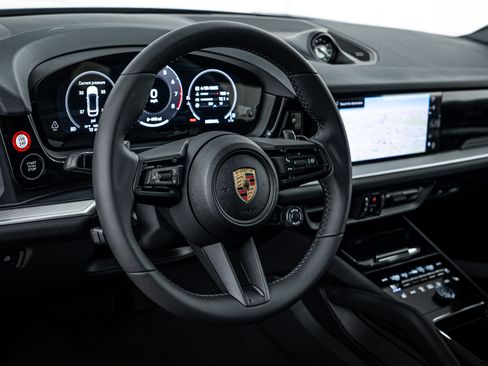 Certified 2025 Porsche Cayenne image 12