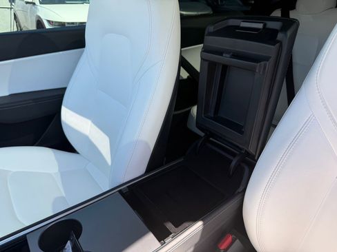 Used 2022 Tesla Model Y Performance image 30