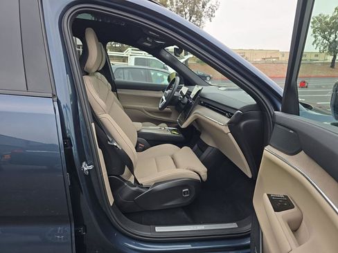 Used 2025 Volvo EX90 Ultra AWD/4WD image 8