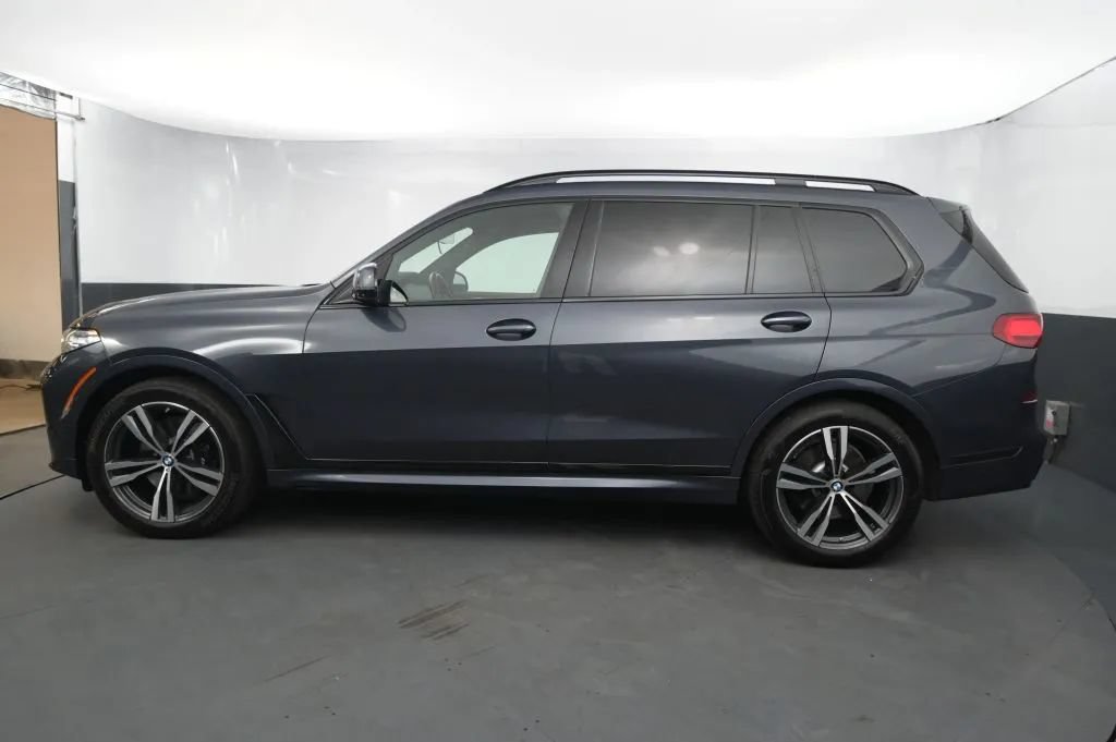 Used 2021 BMW X7 xDrive40i w/ M Sport Package AWD/4WD image 2