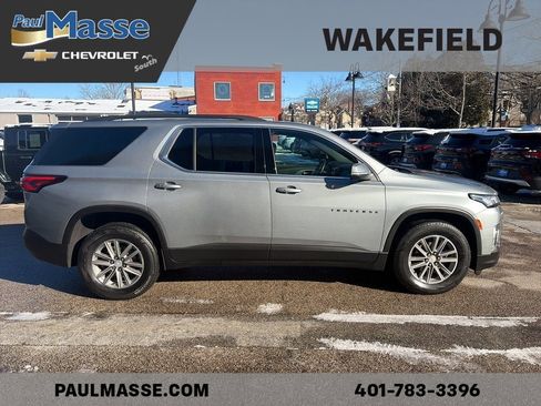 Used 2023 Chevrolet Traverse LT w/ Rear Camera Mirror Package image 4