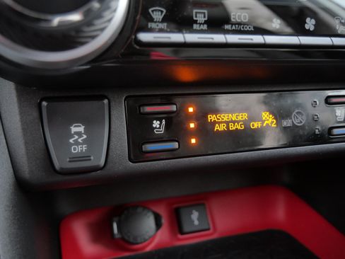 Certified 2022 Toyota RAV4 TRD Off-Road image 31