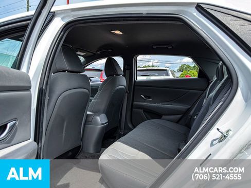 Used 2023 Hyundai Elantra SEL image 11