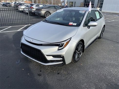 Used 2025 Toyota Corolla SE image 4