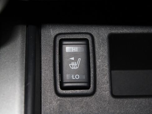 Used 2017 Nissan Titan SV AWD/4WD image 33