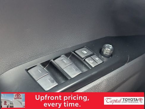 Used 2026 Toyota Camry SE AWD/4WD image 13