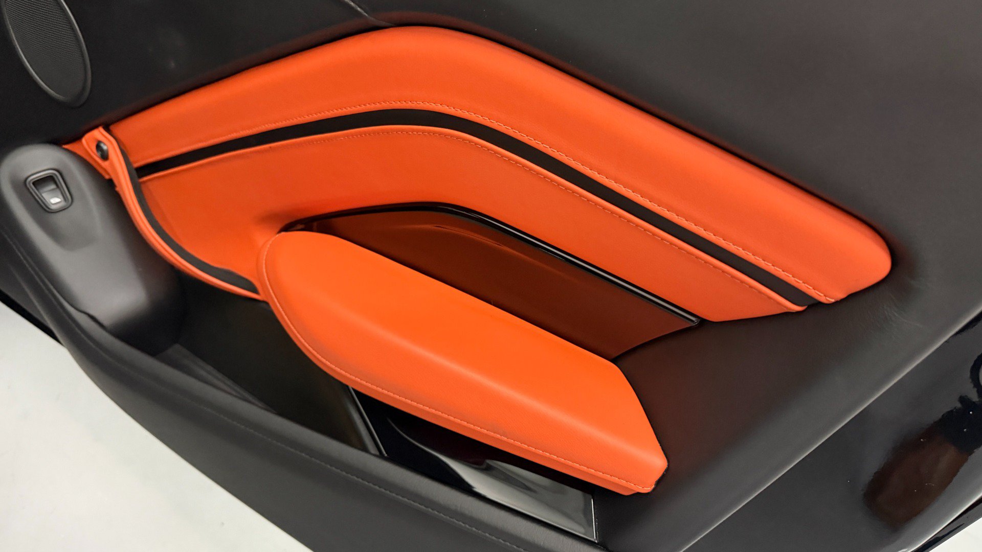Used 2021 Aston Martin V8 Vantage Coupe RWD image 37