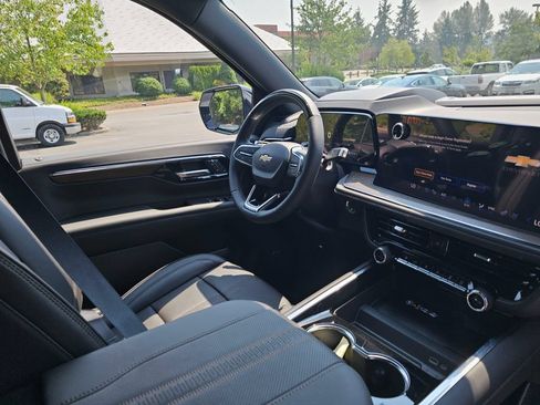 New 2026 Chevrolet Suburban High Country AWD/4WD image 10