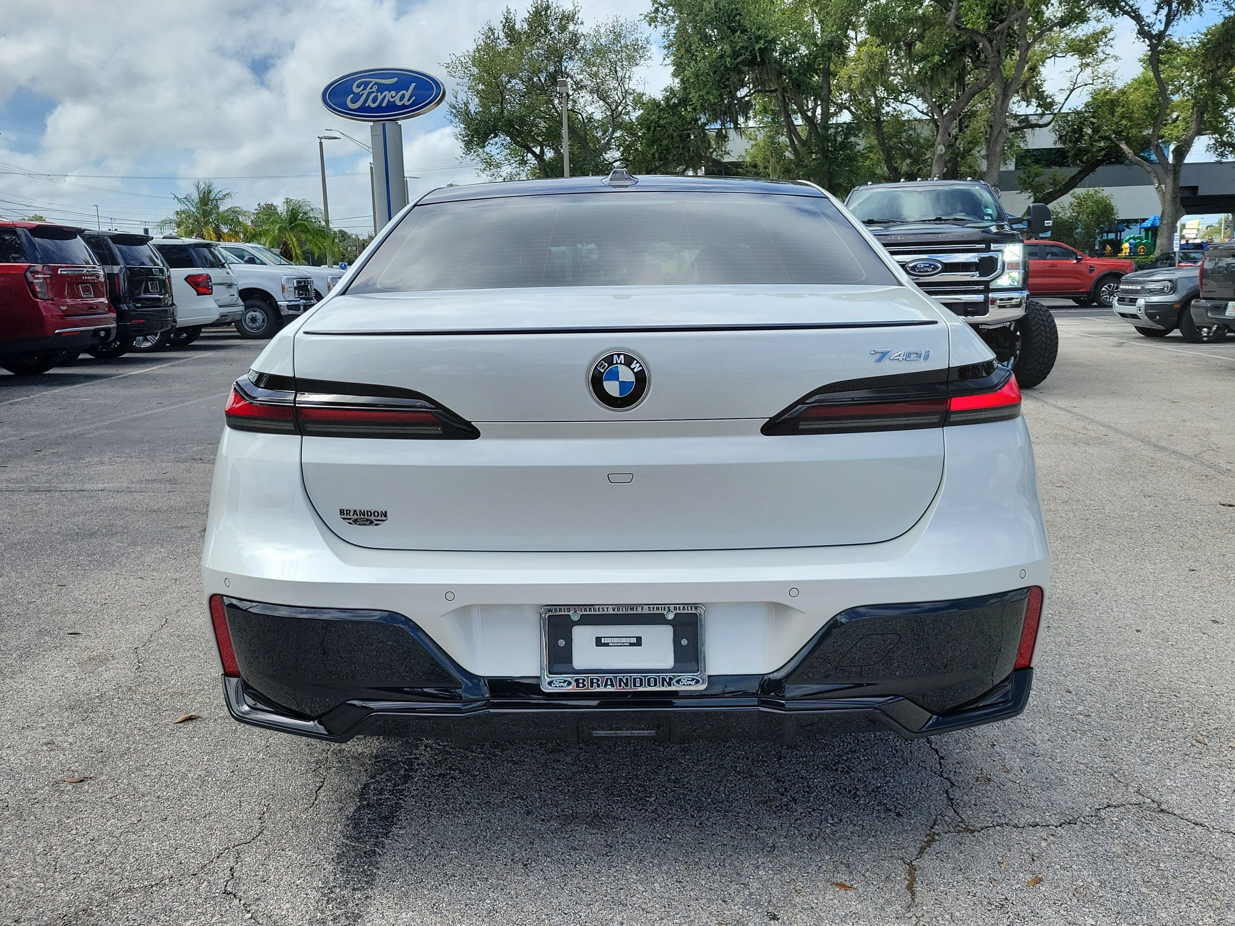 Used 2023 BMW 740i w/ Executive Package RWD image 8