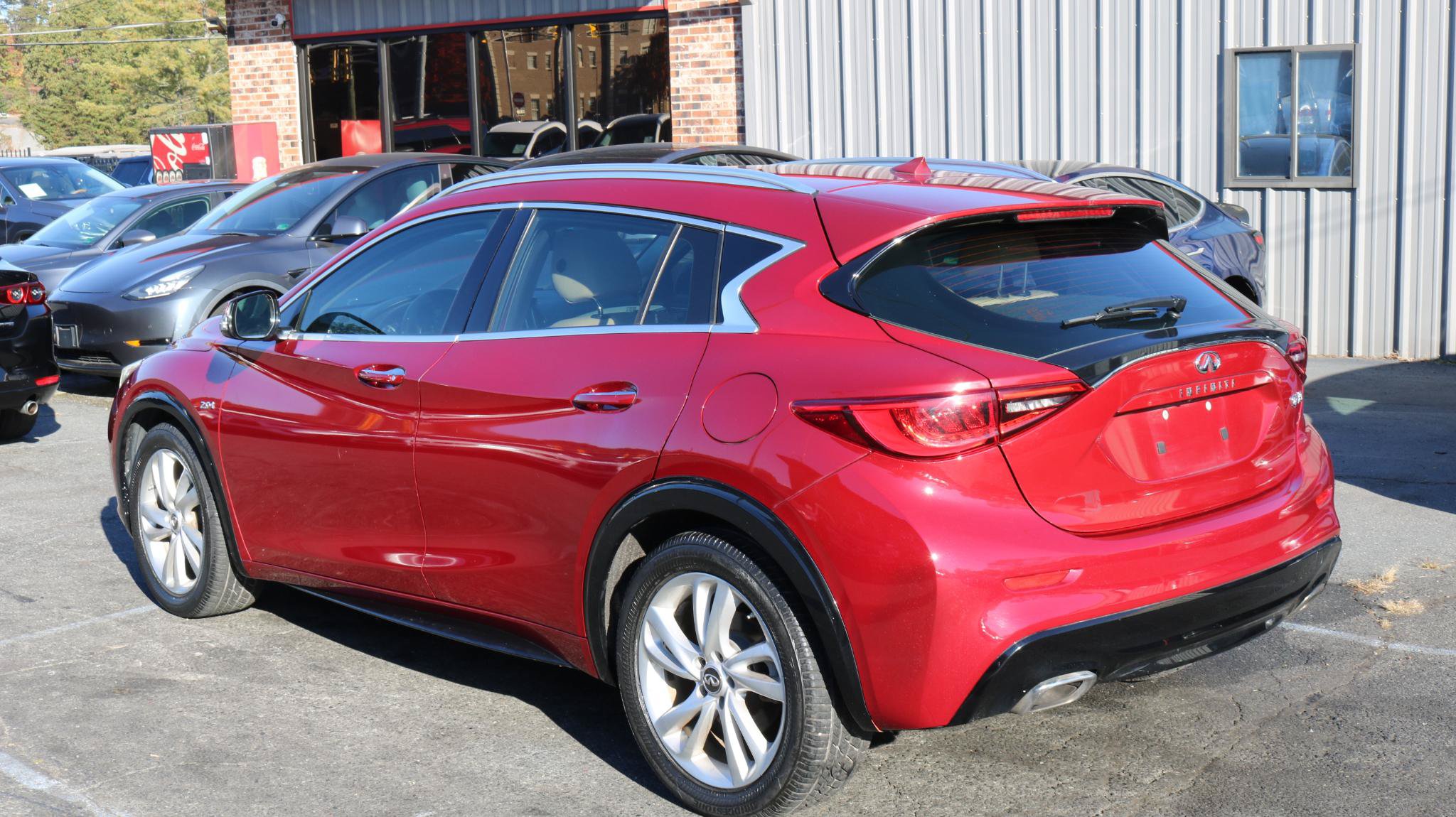 Used 2019 INFINITI QX30 FWD image 6
