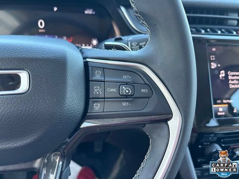 Used 2023 Jeep Grand Cherokee Laredo AWD/4WD image 59