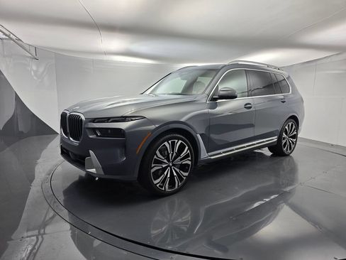Used 2027 BMW X7 xDrive40i w/ Executive Package AWD/4WD image 8