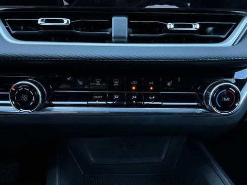 Used 2025 Chevrolet Equinox LT image 24