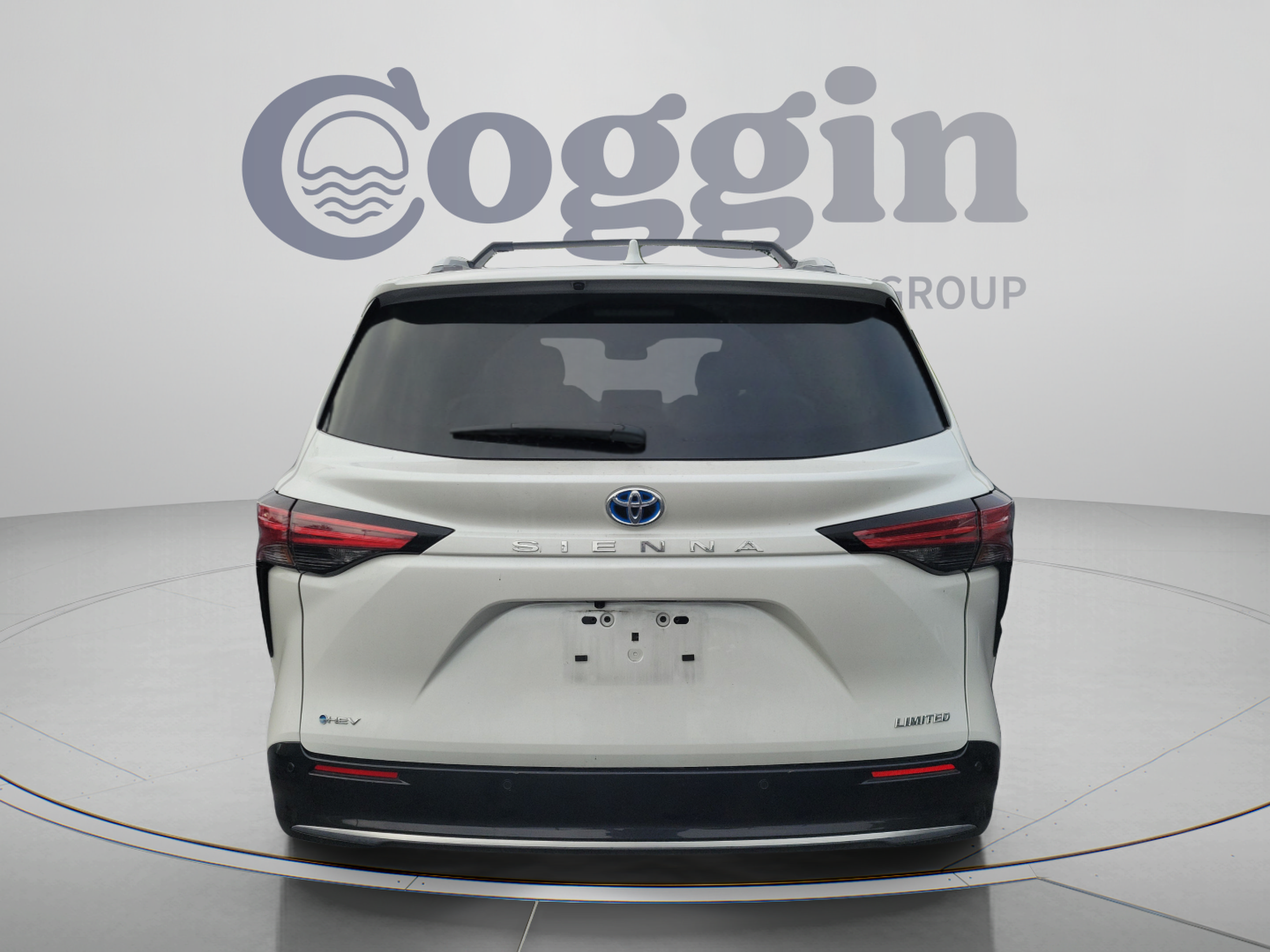 Certified 2025 Toyota Sienna Limited FWD image 4