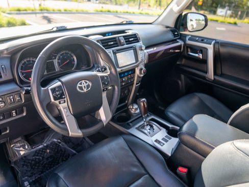 Used 2018 Toyota 4Runner Limited AWD/4WD image 4