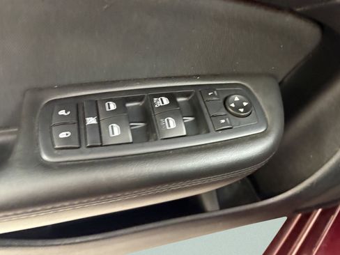 Used 2015 Chrysler 200 Limited w/ Convenience Group image 23
