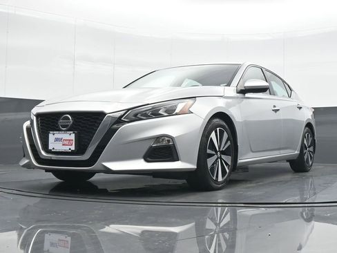 Used 2022 Nissan Altima 2.5 SV image 16