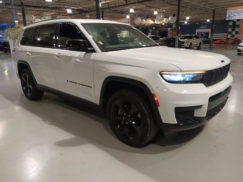 Used 2023 Jeep Grand Cherokee L Laredo AWD/4WD image 4