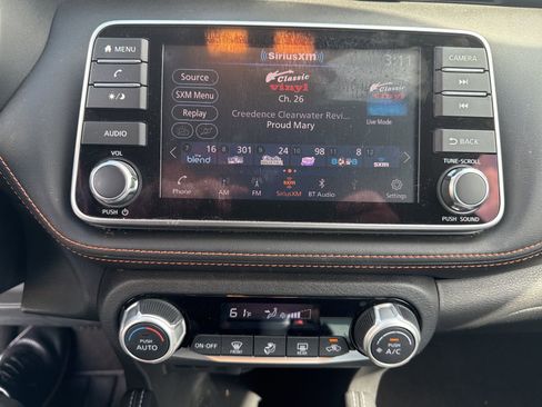 Used 2020 Nissan Kicks SR w/ Exterior Package image 11