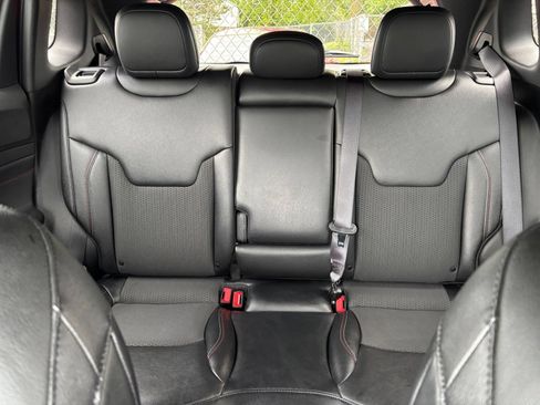 Used 2025 Jeep Compass Trailhawk AWD/4WD image 38