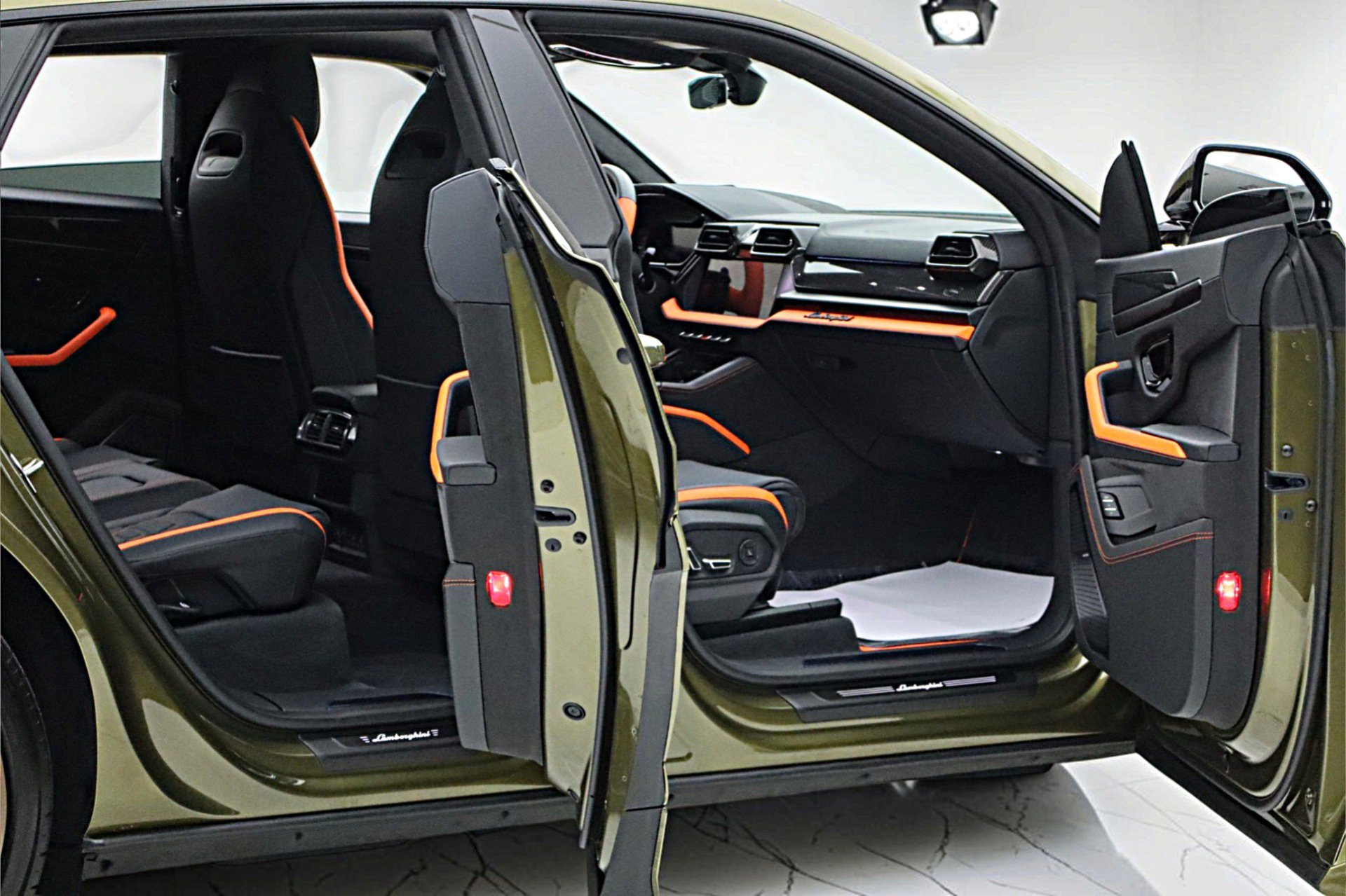 Used 2026 Lamborghini Urus SE AWD/4WD image 15