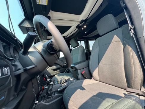 Used 2024 Jeep Wrangler Unlimited w/ Convenience Group AWD/4WD image 16
