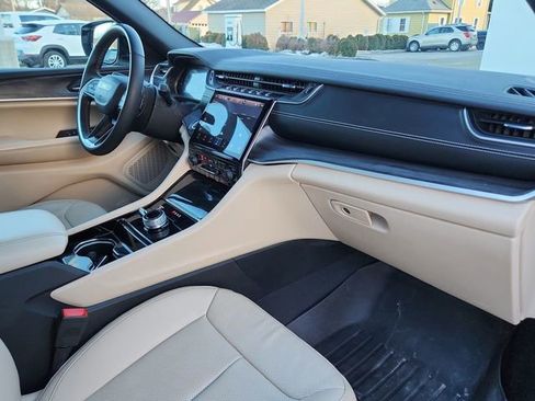 Used 2023 Jeep Grand Cherokee L Limited w/ Luxury Tech Group II image 30