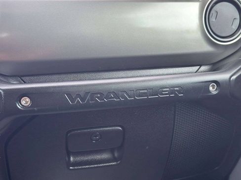 Used 2018 Jeep Wrangler Unlimited Sport AWD/4WD image 39