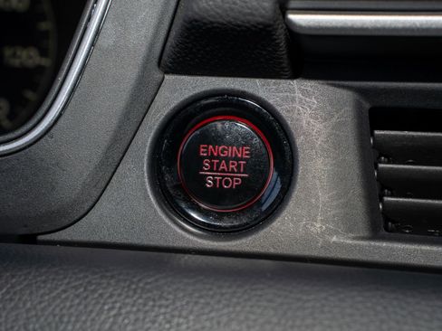 Certified 2025 Honda Pilot EX-L image 36