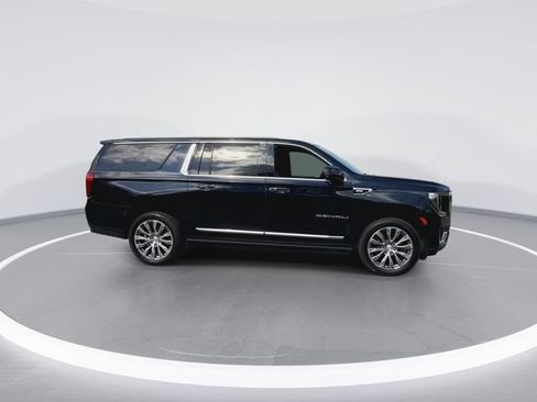 Used 2022 GMC Yukon XL Denali w/ Denali Premium Package AWD/4WD image 13