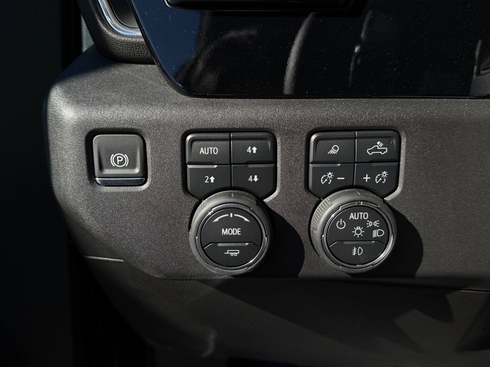 Used 2025 Chevrolet Silverado 1500 High Country w/ Midnight Edition AWD/4WD image 23